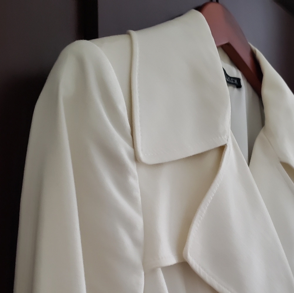 Double-breasted, Short, Tahari Trench Coat, Fully-lined, Petite Small